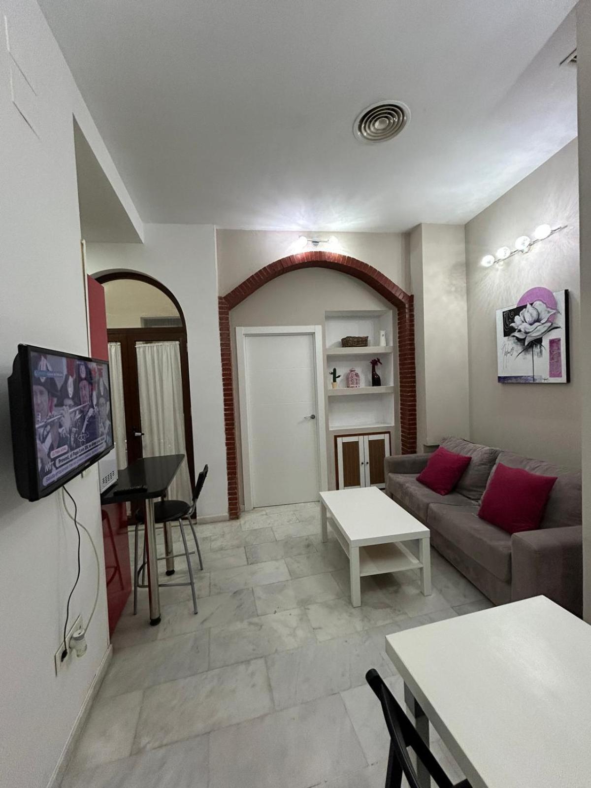 Apartamento Columnas De Adriano. Calle Mármoles, 5 *